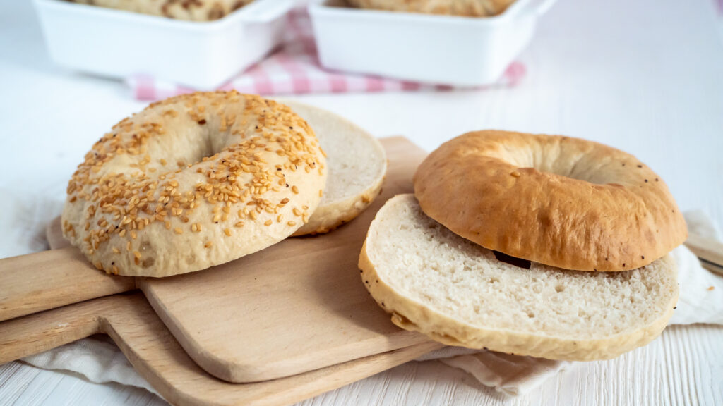 Bagel-Rezept - knusprig-fluffige Brotkringel Rezepte-SilkesWelt.de