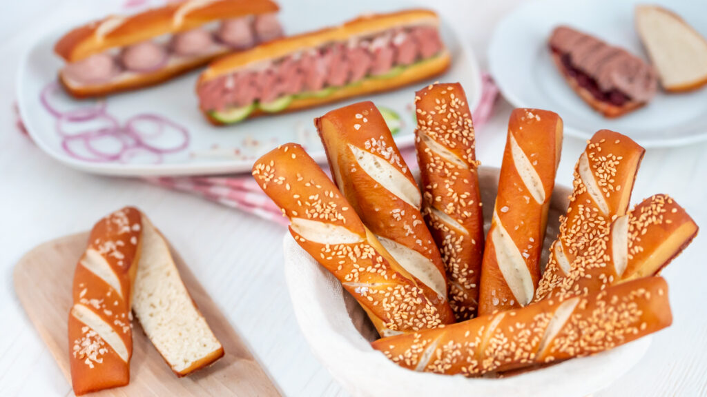 Einfach Laugenstangen selber machen Rezepte-SilkesWelt.de