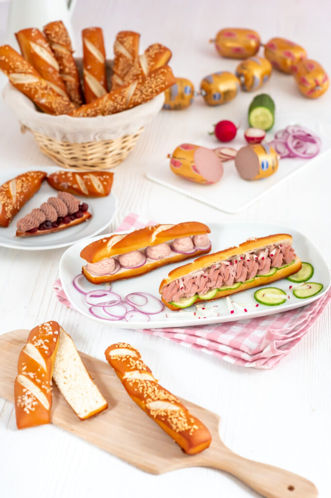 Einfach Laugenstangen selber machen Rezepte-SilkesWelt.de Laugenstangen einfach selber machen und als Partysnack kreativ mit Leberwurst belegen. Entdecke jetzt mein Rezept.