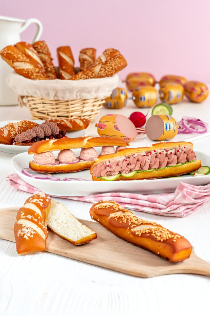 Einfach Laugenstangen selber machen Rezepte-SilkesWelt.de Laugenstangen ohne Formen einfach selber machen. Als Partysnack oder Frühstückbrötchen. Entdecke jetzt mein Rezept.