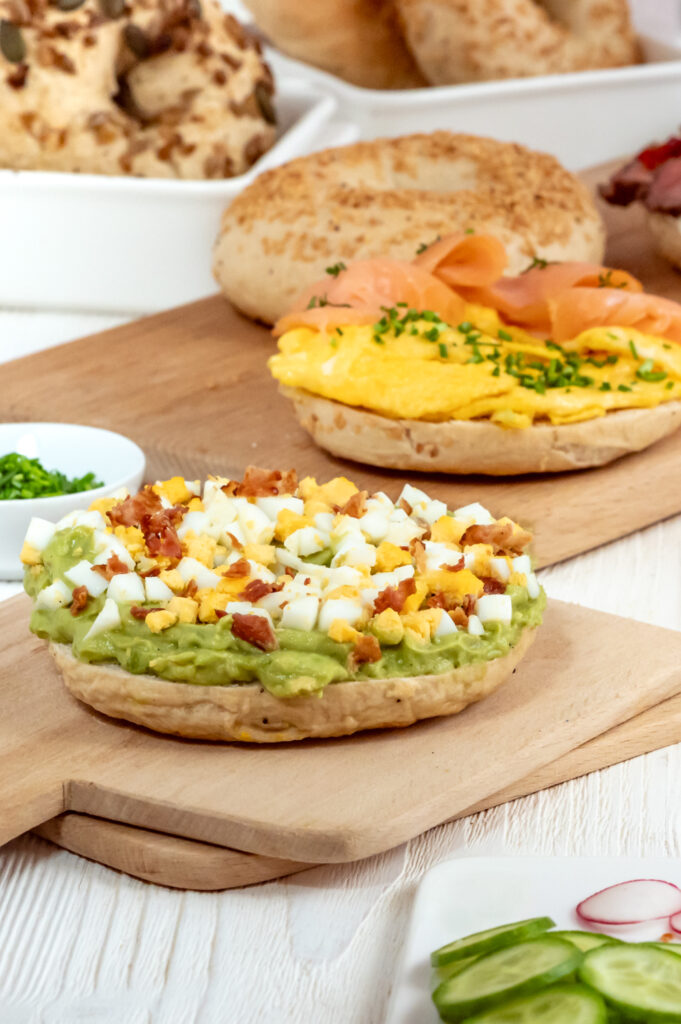 Bagel belegen Ideen - meine Top 5 Rezepte-SilkesWelt.de gel mit Guacamole, Ei und knusprigem Bacon. Entdecke mein Top 5 Ideen zum Bagel Belegen.