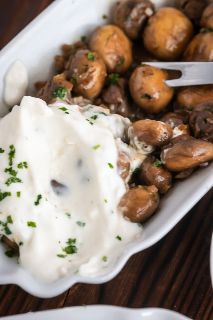 Champignons wie vom Jahrmarkt zubereiten Rezepte-SilkesWelt.de Wie kann man gebratene Pilze zubereiten, die den einmaligen Geschmack von Champignons wie vom Jahrmarkt haben, mit einer leichten und proteinreichen Sauce?