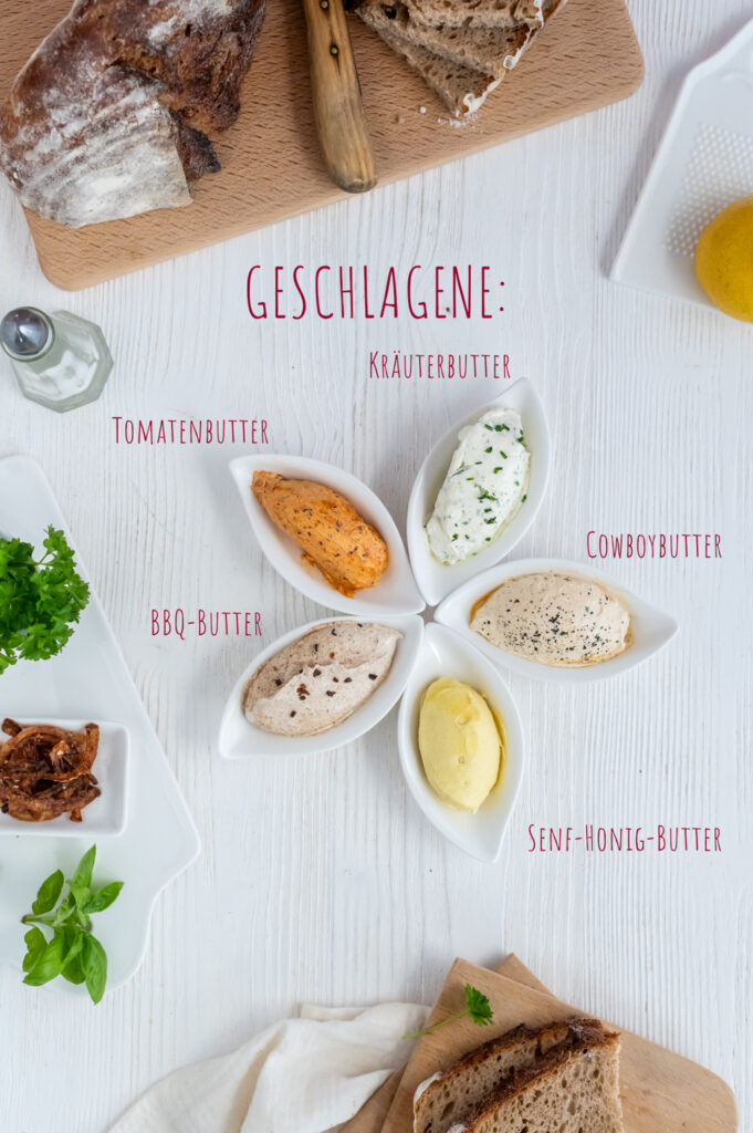 Einfache geschlagene Butter - 5 Varianten Rezepte-SilkesWelt.de So einfach stellt man geschlagene Butter selbst her – mit fünf köstlichen Varianten. Erlebe die unvergleichliche Leichtigkeit und den zarten Geschmack von geschlagener Butter die förmlich auf der Zunge schwebt. Entdecke jetzt mein geschlagene Butter Rezept.