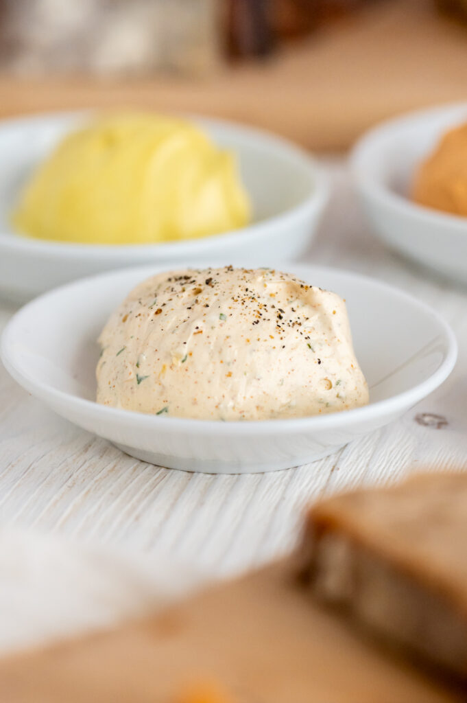 Einfache geschlagene Butter - 5 Varianten Rezepte-SilkesWelt.de Cowboybutter - einfach geschlagene Butter - 5 Varianten selbst machen. Entdecke mein Rezept auf Rezepte-SilkesWelt.de.