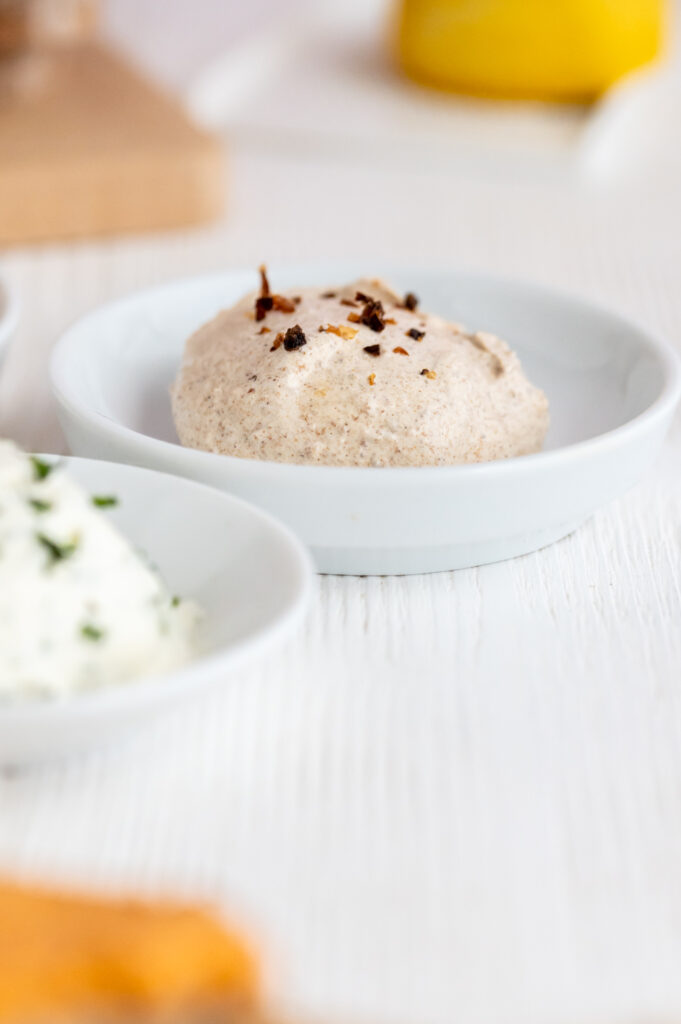 Einfache geschlagene Butter - 5 Varianten Rezepte-SilkesWelt.de BBQ-Butter - einfach geschlagene Butter - 5 Varianten selbst machen. Entdecke mein Rezept auf Rezepte-SilkesWelt.de.