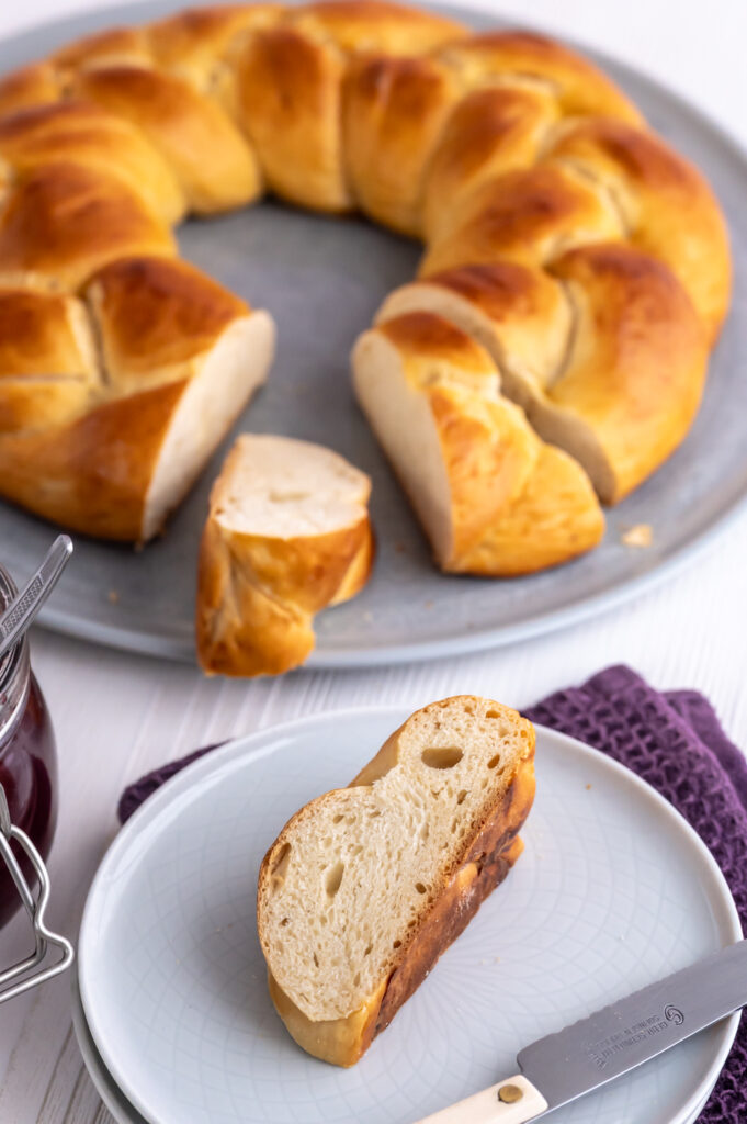 Buttriger Hefekranz – einfach selbst gebacken Rezepte-SilkesWelt.de Buttriger Hefekranz – einfach selbst gebacken Rezepte-SilkesWelt.de