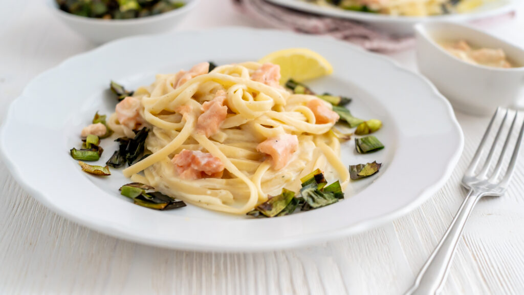 Pasta mit Lachs in cremiger Käse-Sahne-Sauce Rezepte-SilkesWelt.de
