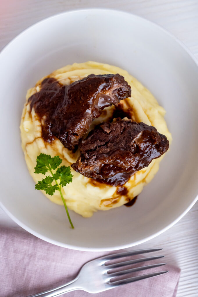 Geschmorte Ochsenbäckchen im Backofen Rezepte-SilkesWelt.de Geschmorte Ochsenbäckchen im Backofen Rezepte-SilkesWelt.de