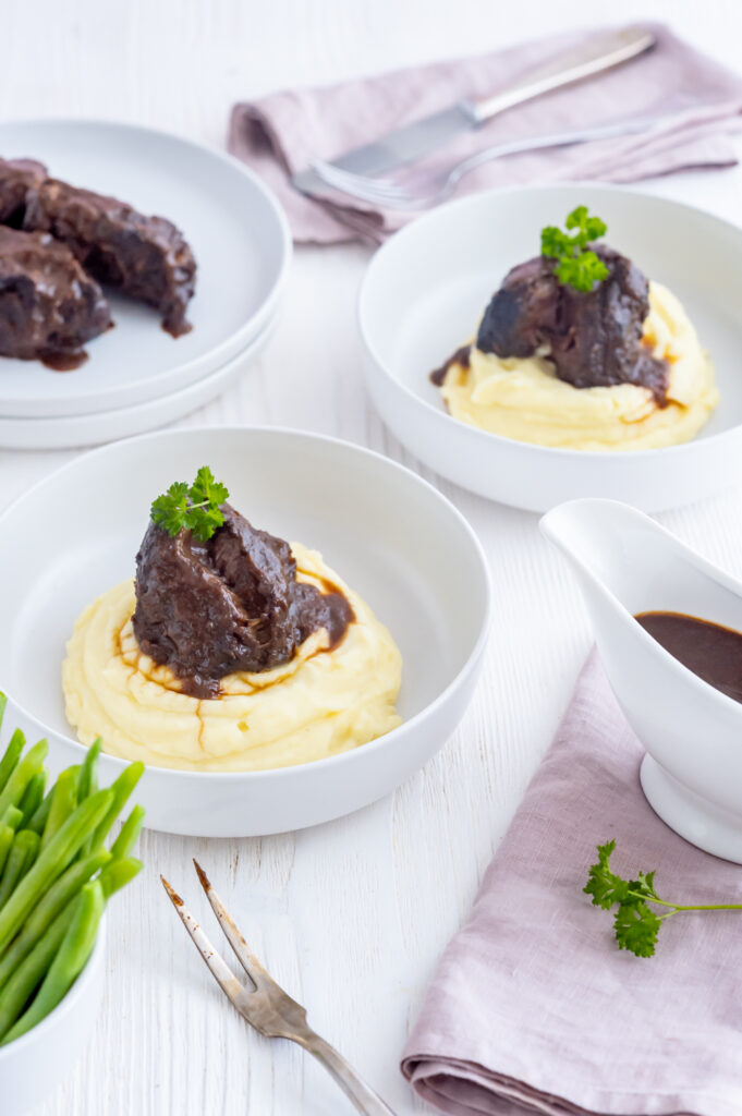 Geschmorte Ochsenbäckchen im Backofen Rezepte-SilkesWelt.de Geschmorte Ochsenbäckchen im Backofen Rezepte-SilkesWelt.de