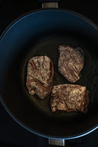 Geschmorte Ochsenbäckchen im Backofen Rezepte-SilkesWelt.de Geschmorte Ochsenbäckchen im Backofen Rezepte-SilkesWelt.de