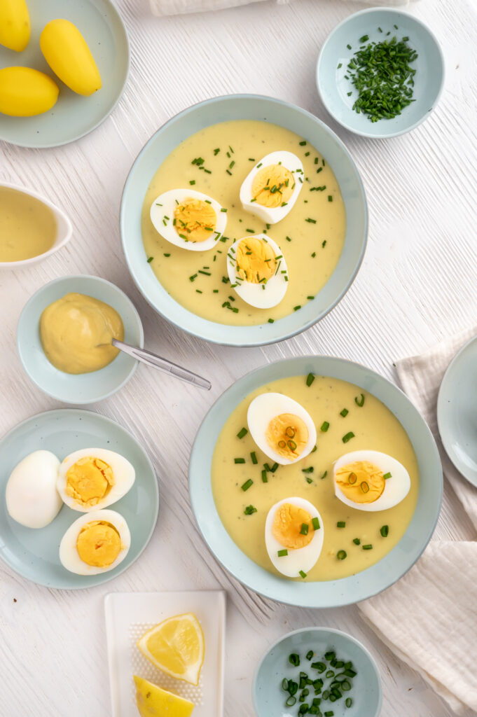 Senfeier-Rezept wie früher– zum Nachkochen Rezepte-SilkesWelt.de Mit einfachen Zutaten und einer klaren Schritt-für-Schritt-Anleitung gelingt dieses klassische Gericht in 20 Minuten. Entdecke mein Senfeier-Rezept wie früher.