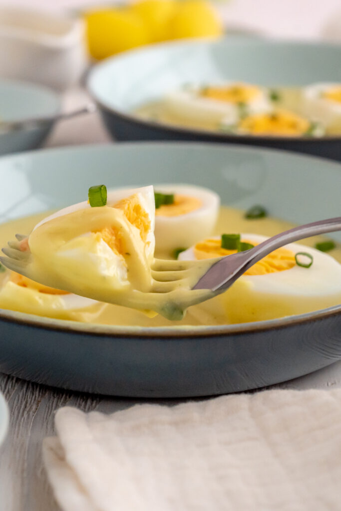 Senfeier-Rezept wie früher– zum Nachkochen Rezepte-SilkesWelt.de Leckere Senfeiersoße zum Nachkochen. Entdecke den Geschmack von früher mit meinem authentischen Senfeier-Rezept wie früher.