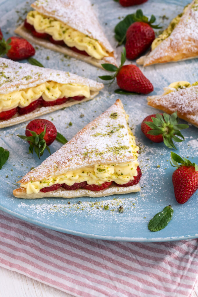 Schnelle Erdbeerschnitte mit Blätterteig und Paradiescreme Rezepte-SilkesWelt.de