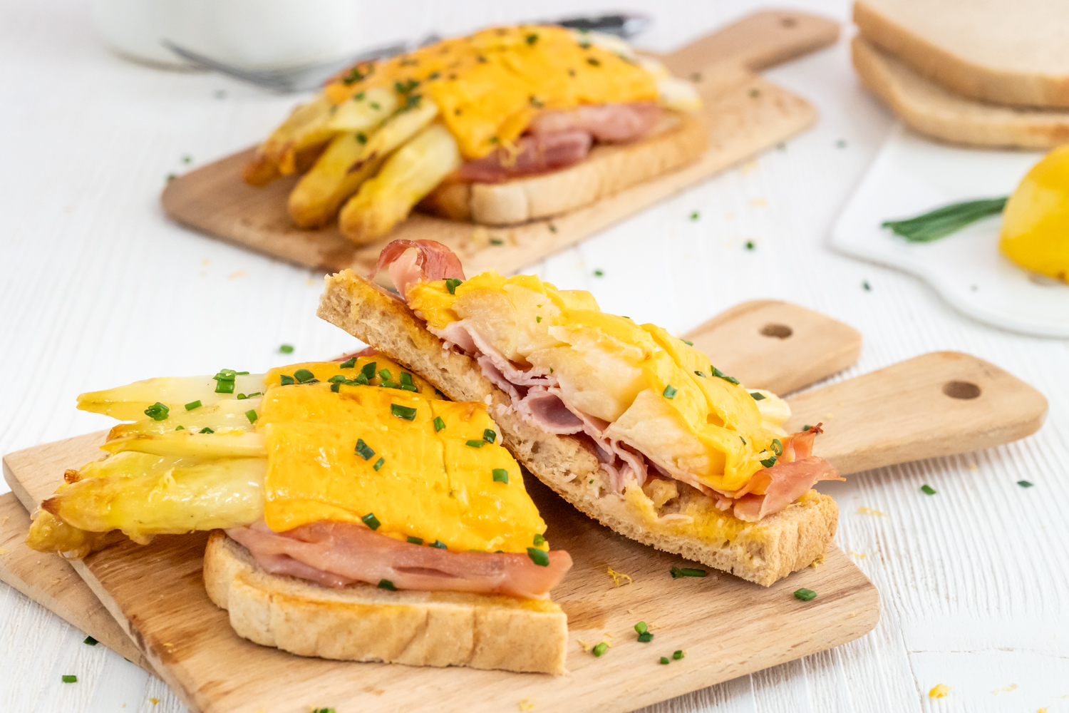 Ein einfacher klassischer Spargeltoast mit Schinken und Käse ohne Sauce Hollandaise. Entdecke jetzt mein Rezept auf Rezepte-Silkeswelt.de