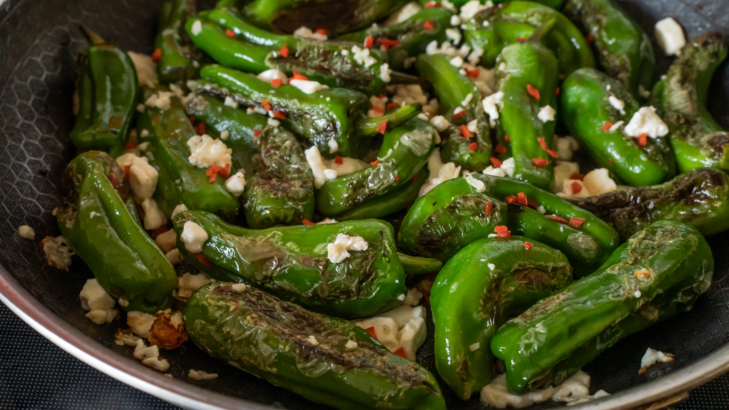 Einfache Bratpaprika mit Feta - schnell aus der Pfanne Rezepte-SilkesWelt.de Einfache Bratpaprika mit Feta - schnell aus der Pfanne Rezepte-SilkesWelt.de
