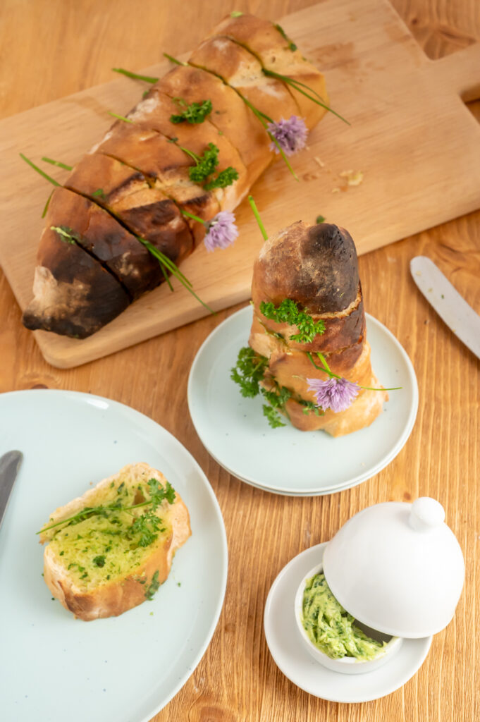 Einfach zu Hause Kräuterbaguette selber machen. Entdecke mein Rezept.