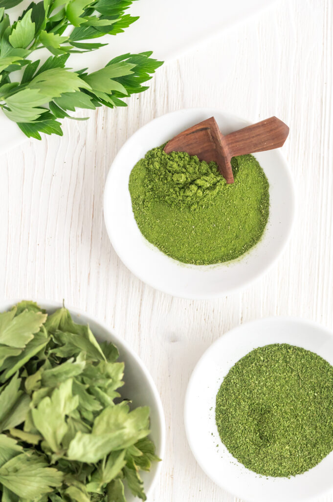 Liebstöckel trocknen und einsetzen Rezepte-SilkesWelt.de Liebstöckel trocknen und einsetzen Rezepte-SilkesWelt.de