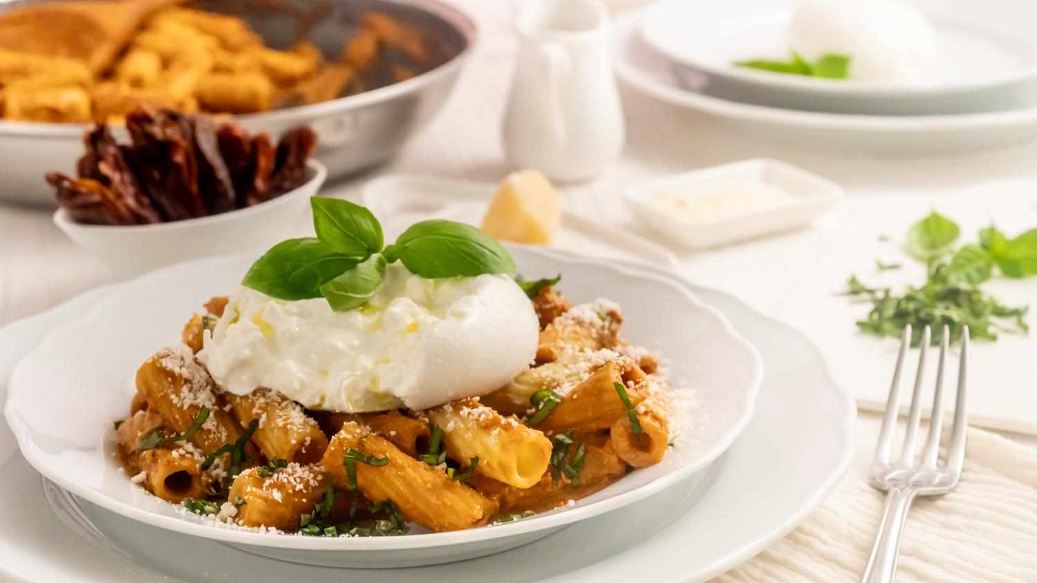 Schnelle Nudeln mit Pesto und Burrata Rezepte-SilkesWelt.de Schnelle Nudeln mit Pesto und Burrata Rezepte-SilkesWelt.de