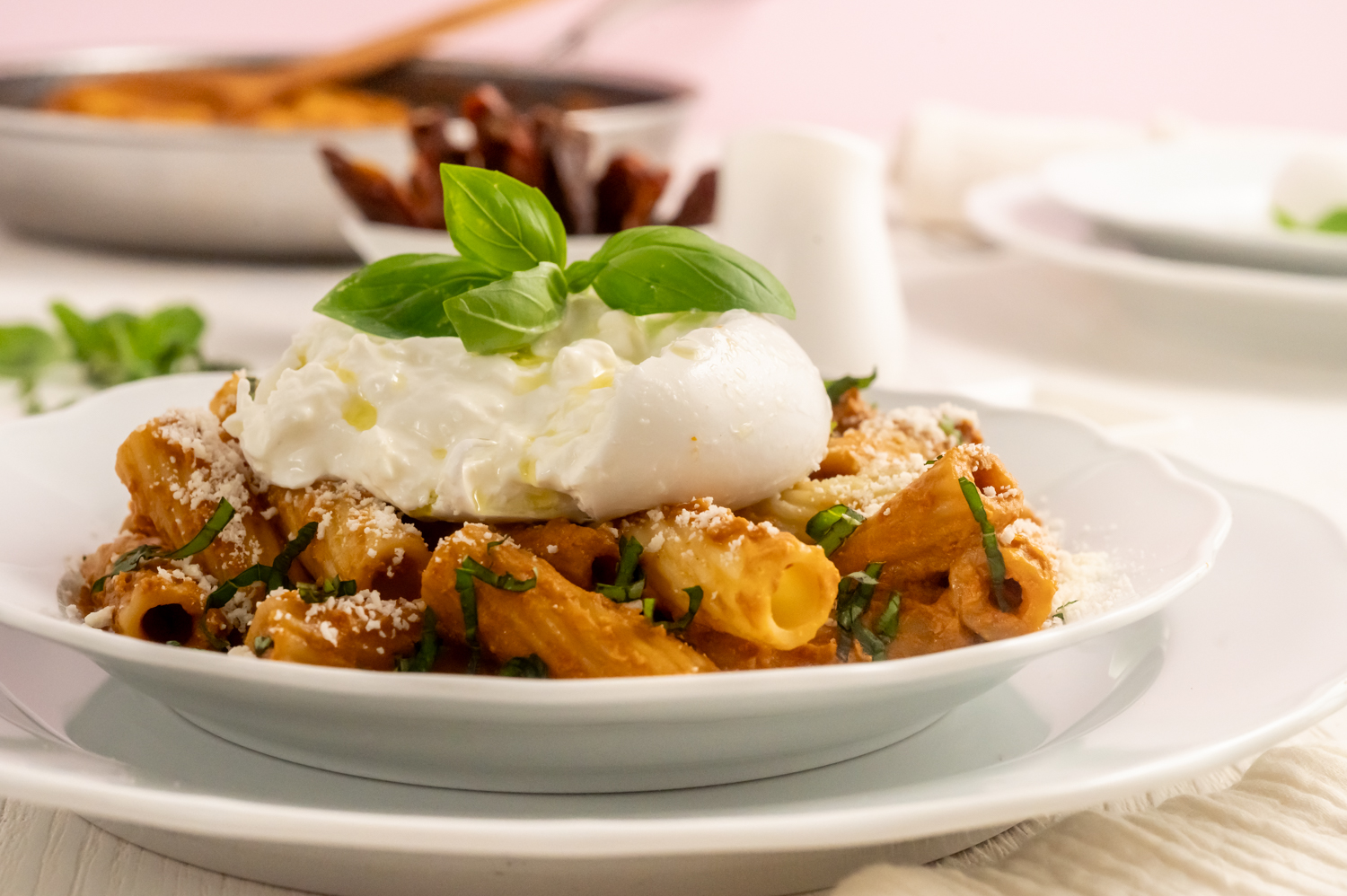 Schnelle Nudeln mit Pesto und Burrata Rezepte-SilkesWelt.de Pasta con pesto rosso e burrata. Mein Rezept für Nudeln mit Pesto und Burrata auf Rezepte-SilkesWelt.de
