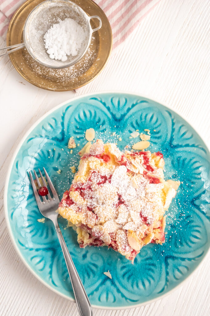 Schneller Blechkuchen mit Johannisbeeren Rezepte-SilkesWelt.de Blechkuchen aus Rührteig mit saftigen Roten Johannisbeeren und knackige Mandeln. Das ist mein schneller Blechkuchen mit Johannisbeeren. Entdecke mein Rezept.