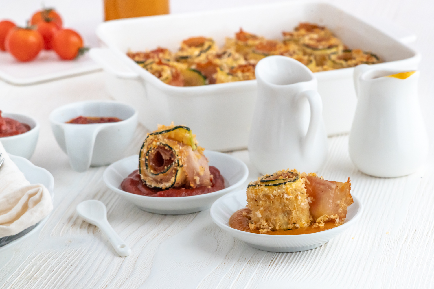 Basisrezept für Zucchiniröllchen im Backofen Rezepte-SilkesWelt.de Warme Zucchiniröllchen mit Schinken und Käse aus dem Ofen. Entdecke mein Rezept.