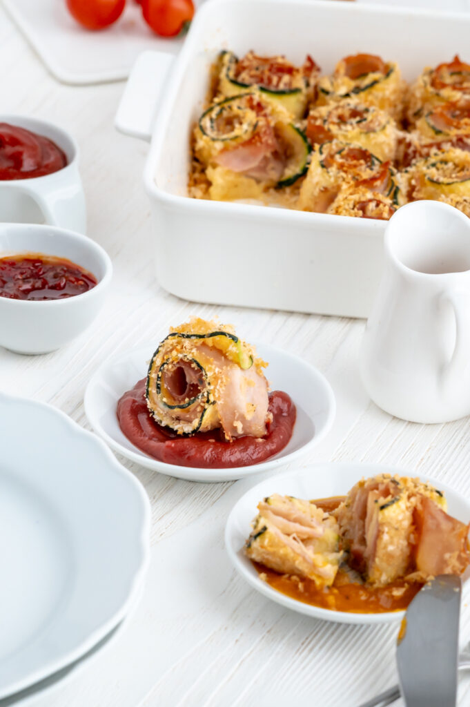 Basisrezept für Zucchiniröllchen im Backofen Rezepte-SilkesWelt.de Mein Basisrezept für Zucchiniröllchen mit Schinken und Käse im Backofen auf Rezepte-SilkesWelt.de