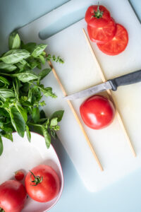 Caprese - einfacher Tomatensalat mit Mozzarella und Basilikum Rezepte-SilkesWelt.de