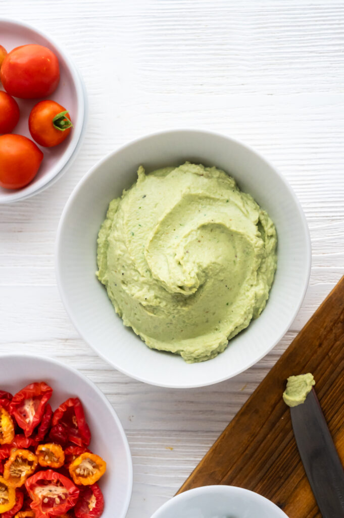 Schnelles Edamole-Basisrezept Rezepte-SilkesWelt.de Edamame mit Frischkäse sorgt für eine langanhaltende und gesunde Sättigung. entdecke meiN Edamole-Basisrezept auf Rezepte_Silkeswelt.de