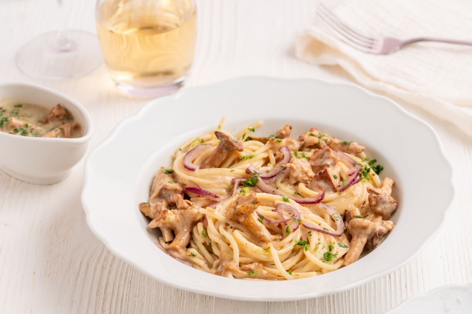 Pfifferling-Spaghetti Rezept – einfach und schnell Rezepte-SilkesWelt.de Schnelle Küche für ein leckeres Pasta-Rezept. Genieße ein köstliches Pfifferling-Spaghetti Gericht mit Sahnesauce.