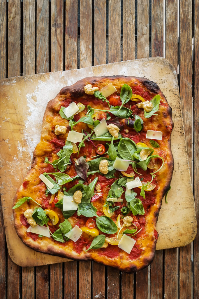 Einfaches Pizzateig-Grundrezept mit Dinkelmehl Rezepte-SilkesWelt.de Pizzateig-Grundrezept mit Dinkelmehl und Übernachtgare, vegetarisch belegt.