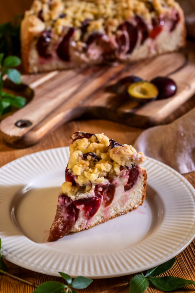 Einfach und schnell einen Zwetschgenkuchen mit Quark-Öl-Teig zubereiten. Entdecke meiN Rezept auf Rezepte-SilkesWelt.de