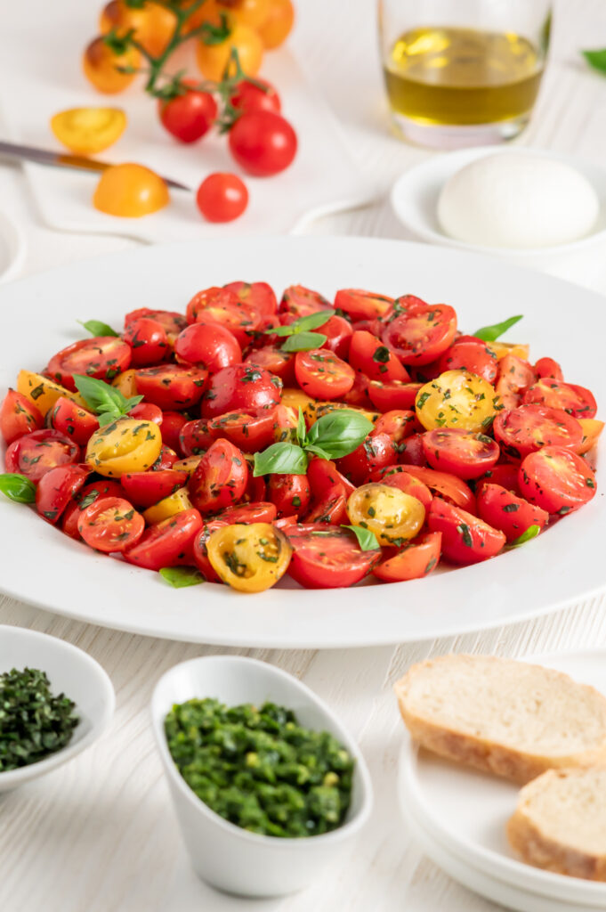 Schnelles Tomatensalat-Rezept mit Cocktailtomaten Rezepte-SilkesWelt.de Schnelles Tomatensalat-Rezept mit Cokcktailtomaten. Einfach zubereitet mit Olivenöl und Balsamico. Entdecke jetzt mein Rezept auf Rezepte-SilkeWelt.de