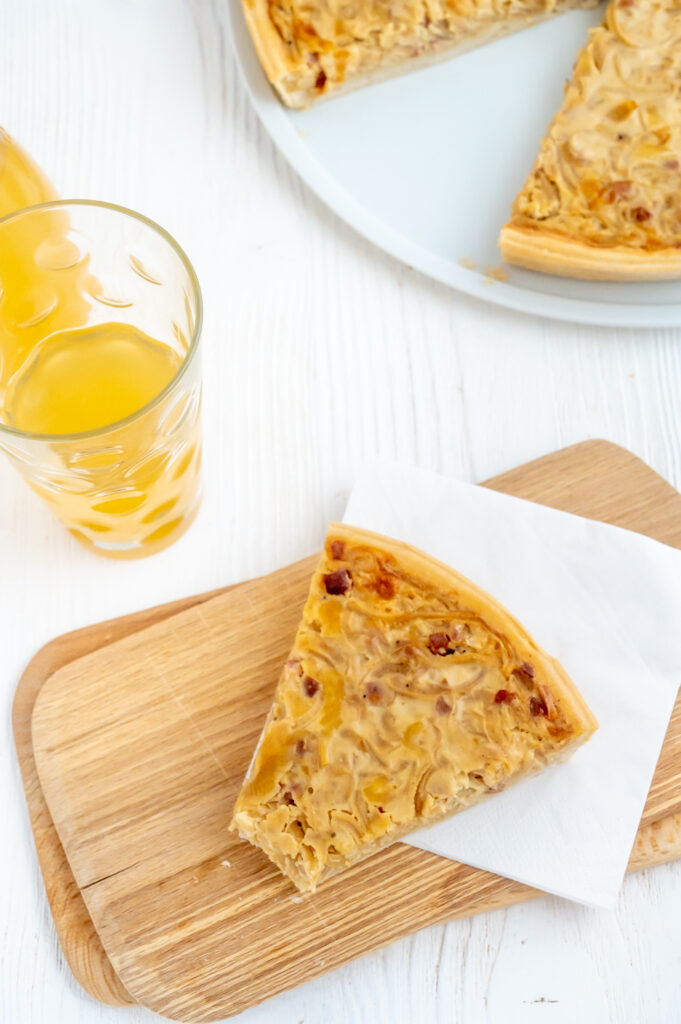 Omas Zwiebelkuchen Rezept - wie von der Pfälzer Kerwe Rezepte-SilkesWelt.de Omas Zwiebelkuchen Originalrezept