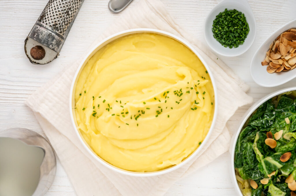 Das perfekte Kartoffelpüree - wie von Oma Rezepte-SilkesWelt.de Cremiger Kartoffelbrei - zweimal gepresst und einmal passiert.