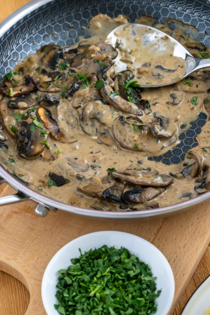 Einfaches Pilzrahmsoße Rezept Rezepte-SilkesWelt.de Einfach leckere Pilzrahmsoße selber machen. Entdecke mein Rezept auf Rezepte-SilkesWelt.de